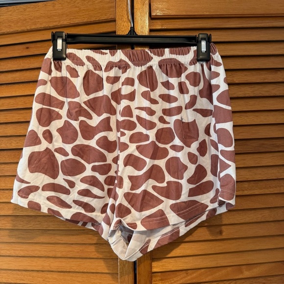 Giraffe Print “Head in the Clouds” women’s pajama set Sz S - Picture 6 of 6